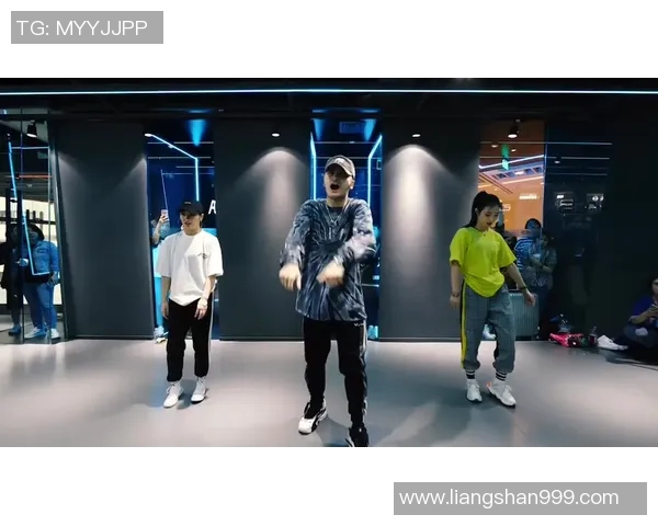 成都街舞队荣登全国街舞排行榜第二名展现实力与魅力