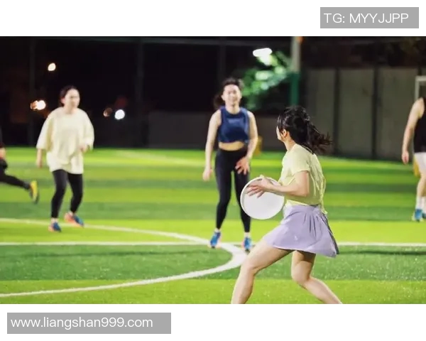 武汉飞盘队的配合变革引发热议助力运动发展与团队协作提升