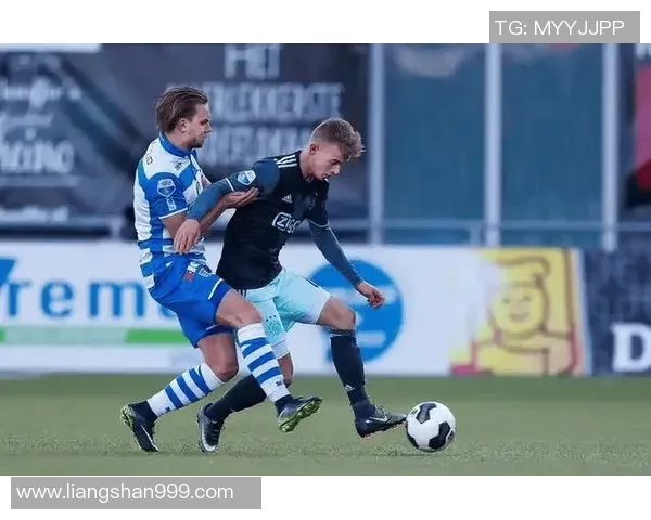 奥斯积克与埃因霍温的激烈对决揭示足球战术的精彩碰撞与球队实力的较量