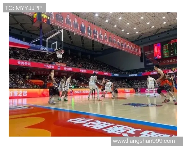 山东男篮迎战四川队CBA激战即将上演球迷热情高涨期待精彩对决 山东男篮迎战四川队CBA激战即将上演球迷热情高涨期待精彩对决