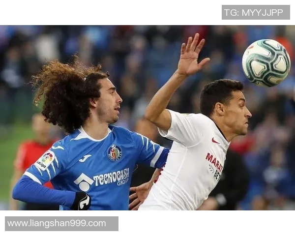 波斯光荣与布里斯班的巅峰对决展现足球魅力与激情的较量