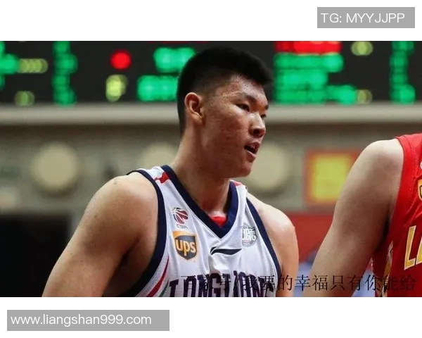 范子铭：从篮球新星到职业生涯的辉煌转折点探索与成长之路